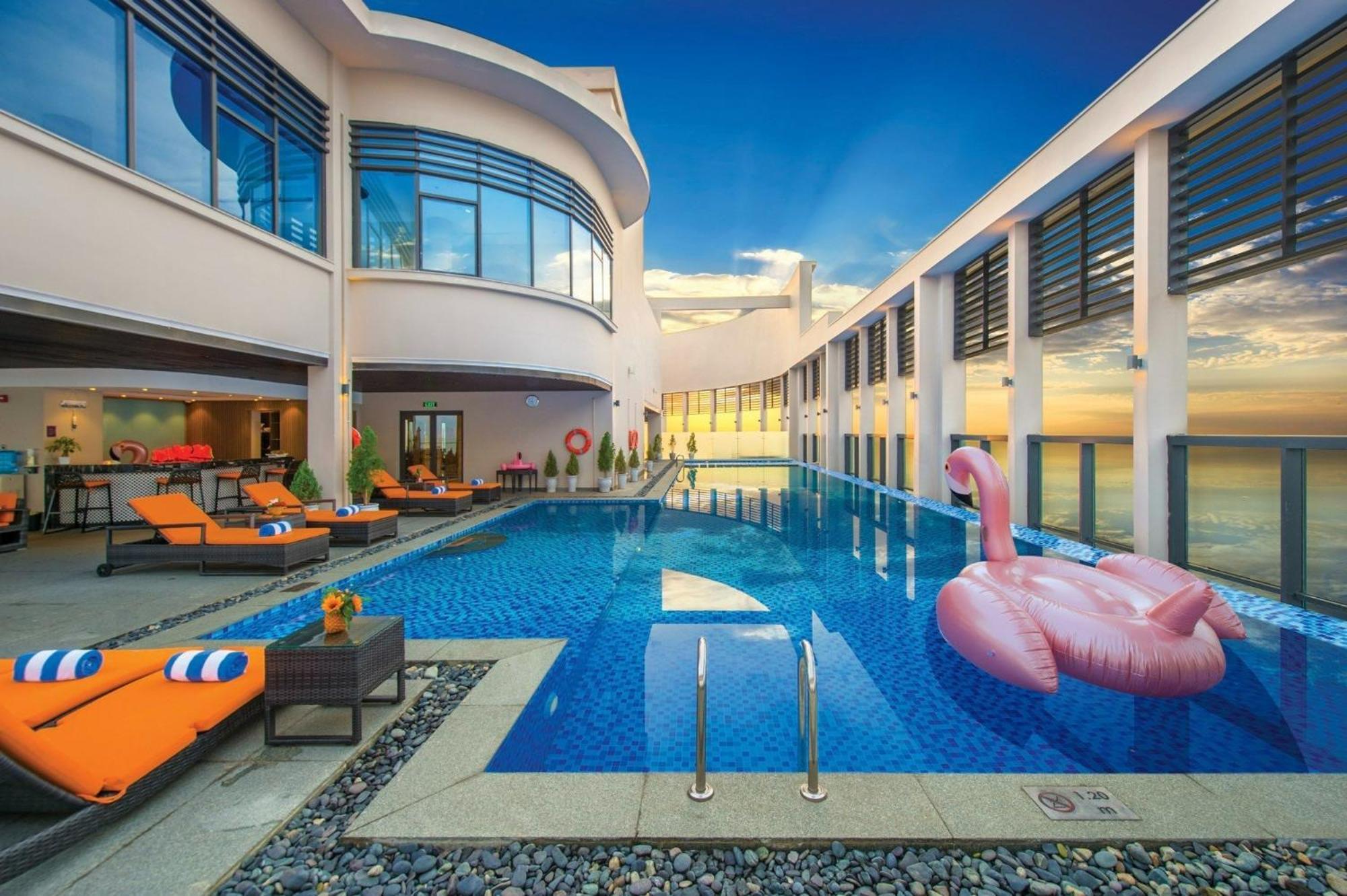 Luxury Apartment - Rooftop Swimming Pool - Beach Front - Hinata Apartment Da Nang Exterior photo