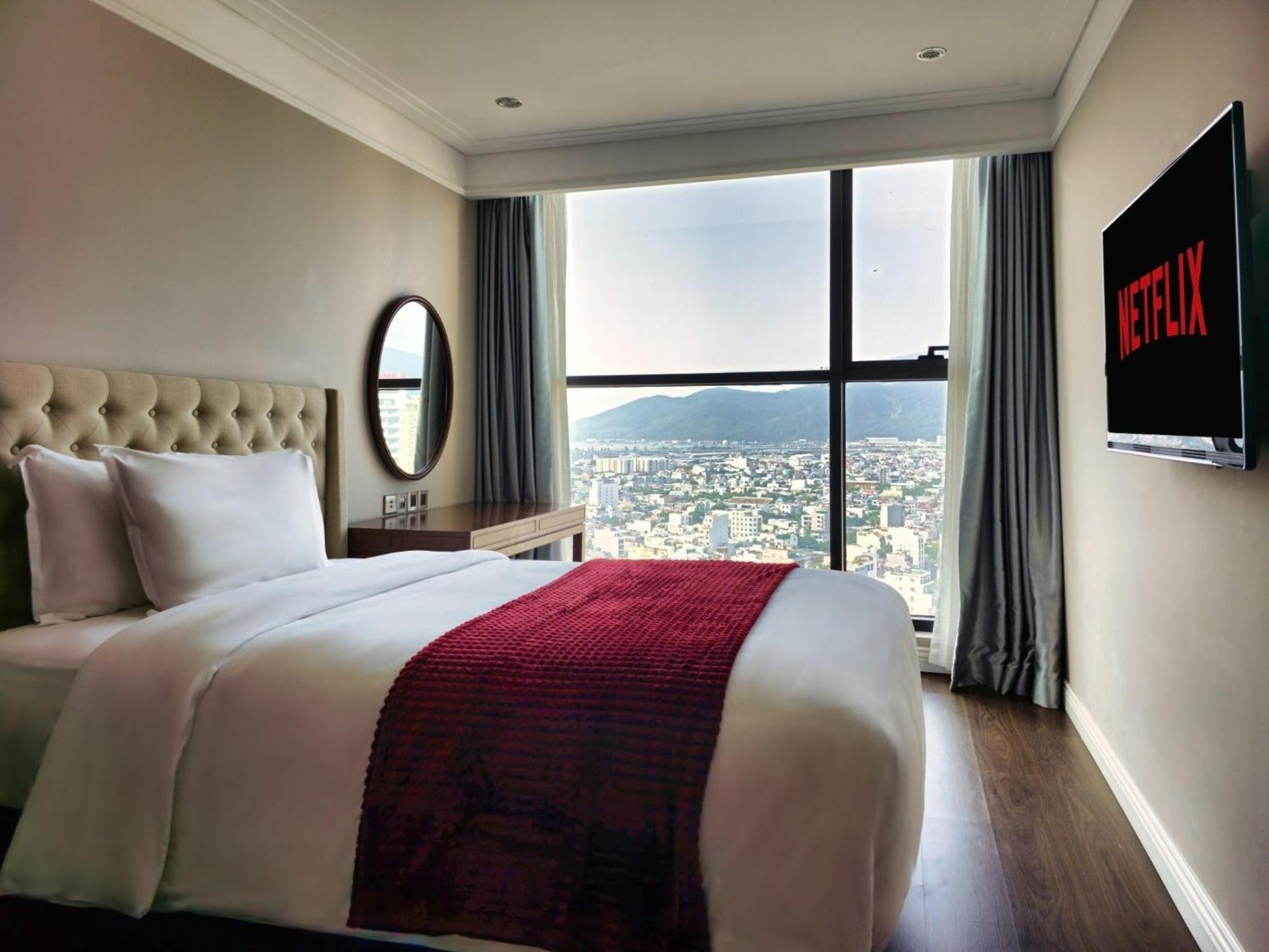 Luxury Apartment - Rooftop Swimming Pool - Beach Front - Hinata Apartment Da Nang Exterior photo